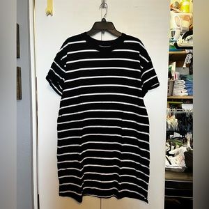 Women’s Black & white T-shirt dress, Sz XL